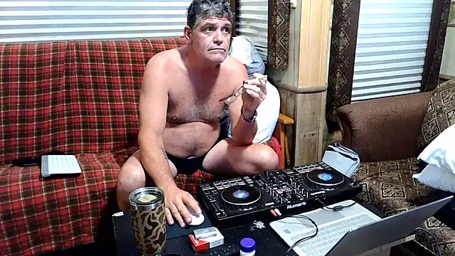 lateniter stripchat live cam model