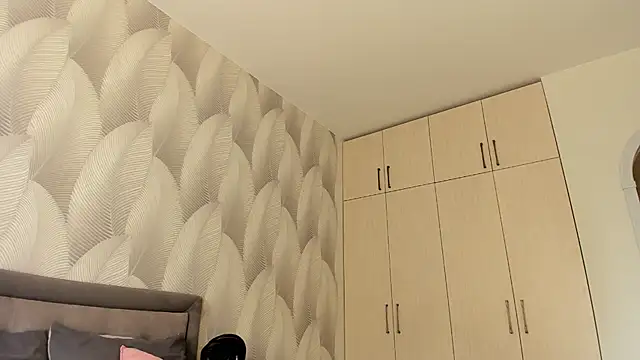Bambiii_bby stripchat live cam model