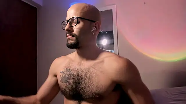LarryGarzon stripchat live cam model