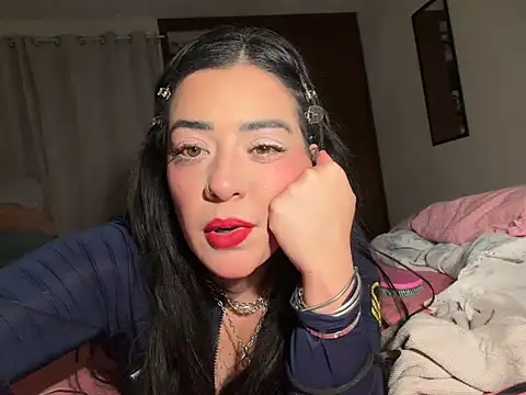 Tunoviafavorita stripchat live cam model