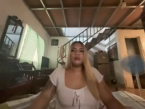 Saffarah stripchat live cam model