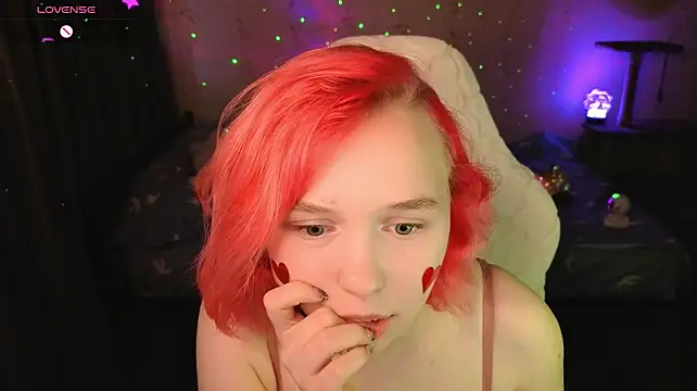 NaomiYoru stripchat live cam model