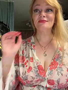 Sweet-blonde stripchat live cam model
