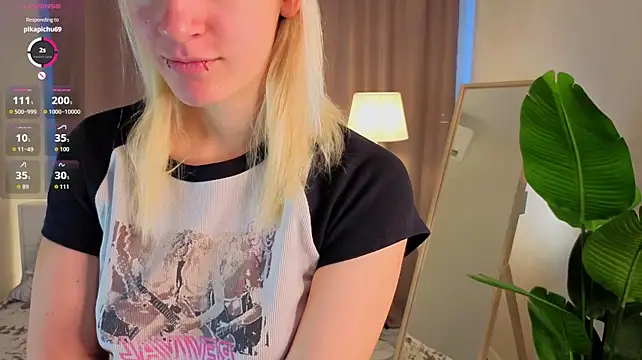 YerHosang stripchat live cam model