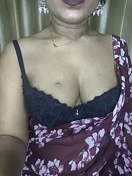 Piyu_xxx stripchat live cam model