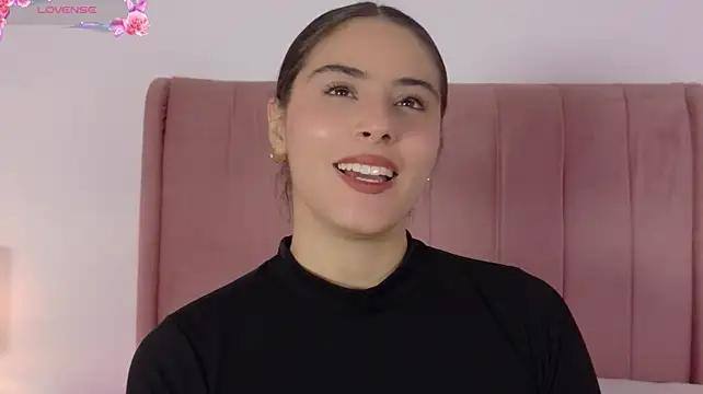 MoollyLove stripchat live cam model