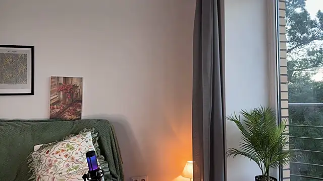 Mia_Luxes stripchat live cam model