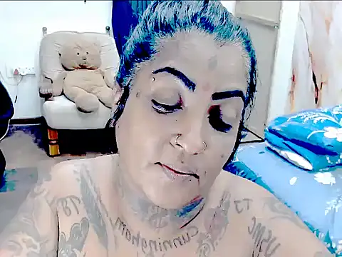 Indiancatz2 stripchat live cam model
