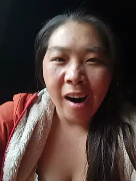 quynhkoolbae stripchat live cam model