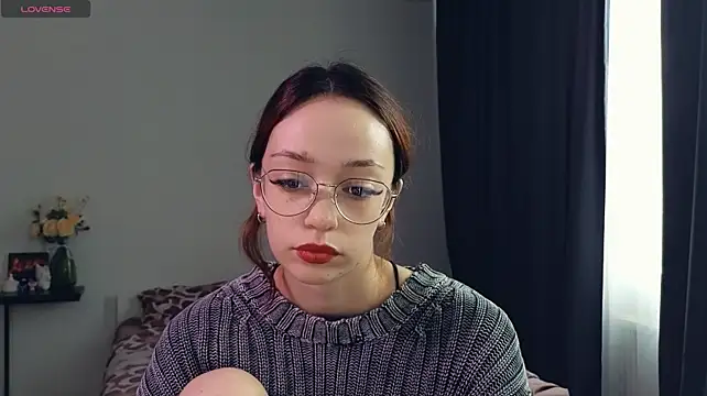 AyeHoney stripchat live cam model