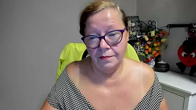 Adelewildx stripchat live cam model