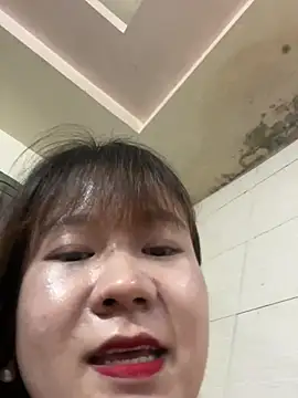 Liness101 stripchat live cam model