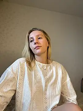 Ann_first_kiss stripchat live cam model