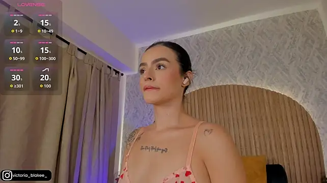 Victoria_Blake_ stripchat live cam model