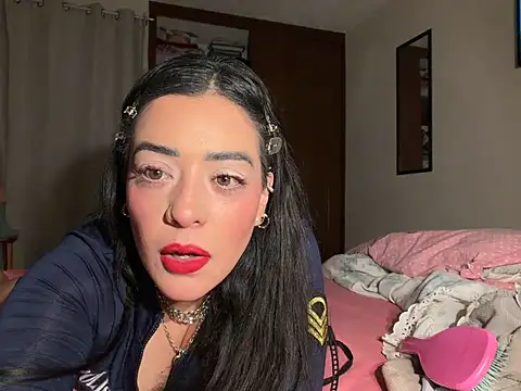 Tunoviafavorita stripchat live cam model