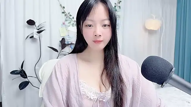 Winnie666999 stripchat live cam model