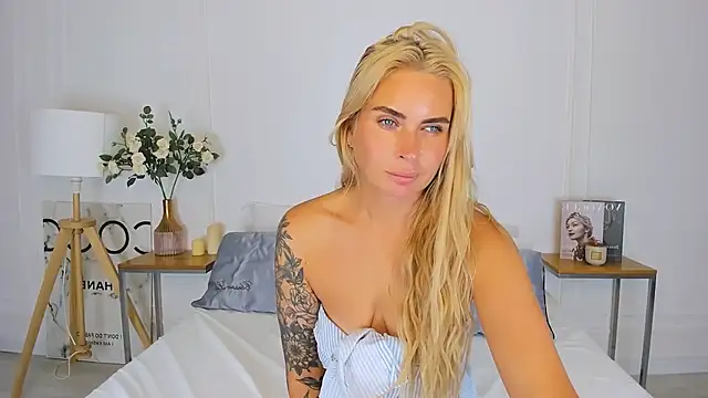 MiaMilfX stripchat live cam model