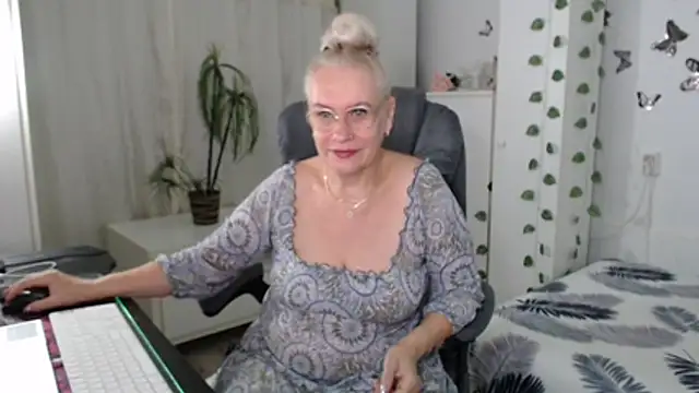 Ghertrude52 stripchat live cam model