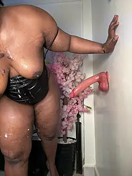 ThickyMel stripchat live cam model