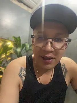 jhoanswett stripchat live cam model