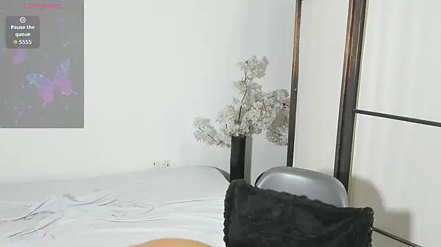 Emmaray33 stripchat live cam model
