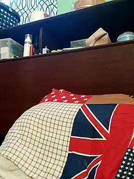 QueenSoreal stripchat live cam model