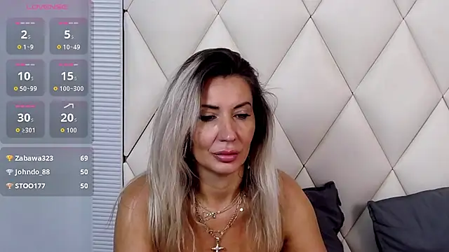 GinaBear stripchat live cam model