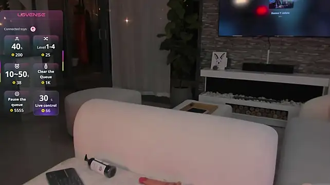 Saravipper1 stripchat live cam model