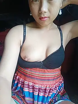 HeresThuy22 stripchat live cam model