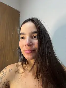 Laureen- stripchat live cam model