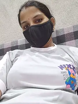 lovelypooja93 stripchat live cam model