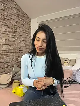 Lucyjoi stripchat live cam model