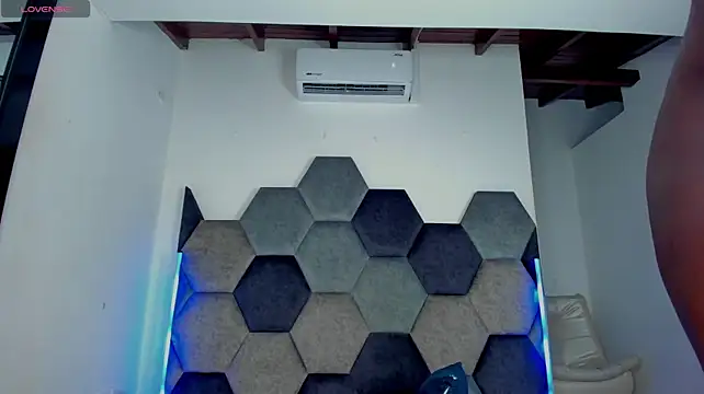 Latrellx7 stripchat live cam model