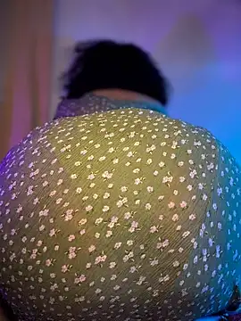 CurlyMilf_Vannexxxa stripchat live cam model
