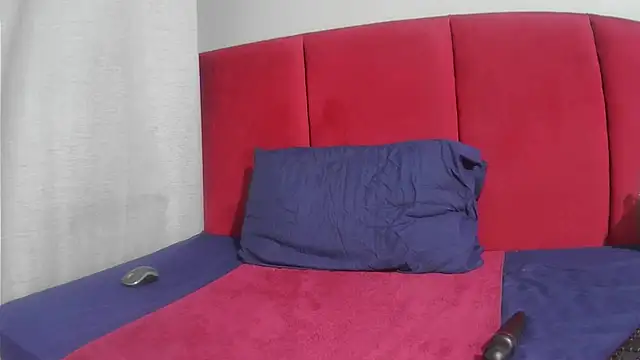 Mel90x stripchat live cam model
