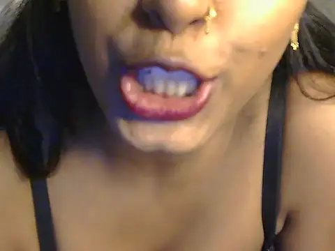 Sassy69xx stripchat live cam model