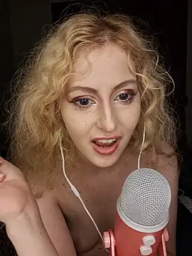 Kiki-wren stripchat live cam model