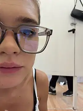 Nicoleevien stripchat live cam model