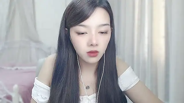 Romy-sweet stripchat live cam model