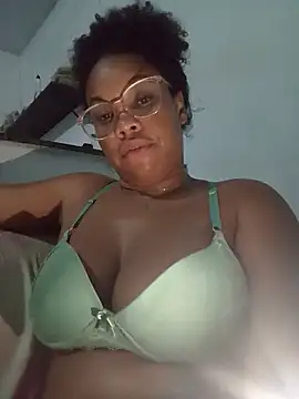 Prettahvitoria20 stripchat live cam model