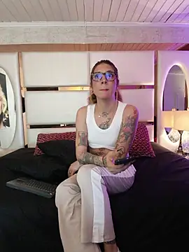 JessieGarvet19 stripchat live cam model