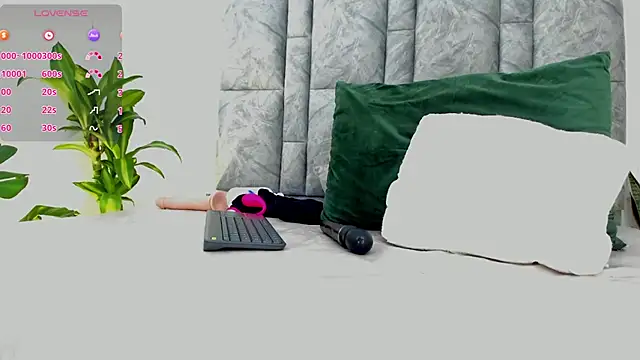 JulianaMiller stripchat live cam model