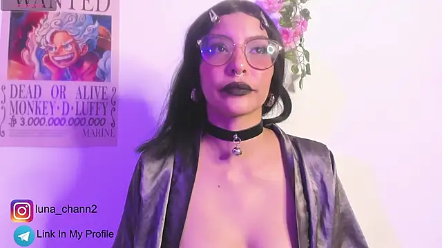 Luna-Chann stripchat live cam model