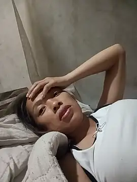Jade-ee stripchat live cam model