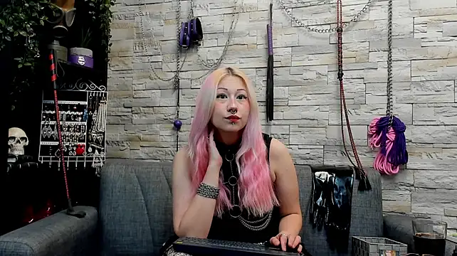 Miss_Kaz stripchat live cam model