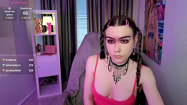 KateHarrisons stripchat live cam model