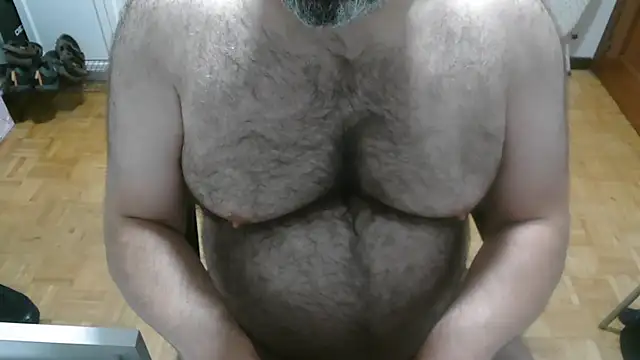 mikeyhotbear stripchat live cam model