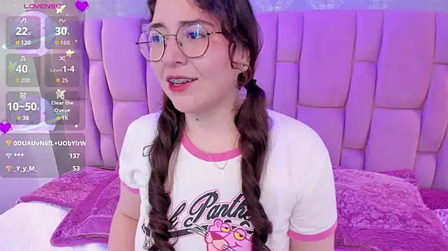 Lily-Moon_ stripchat live cam model