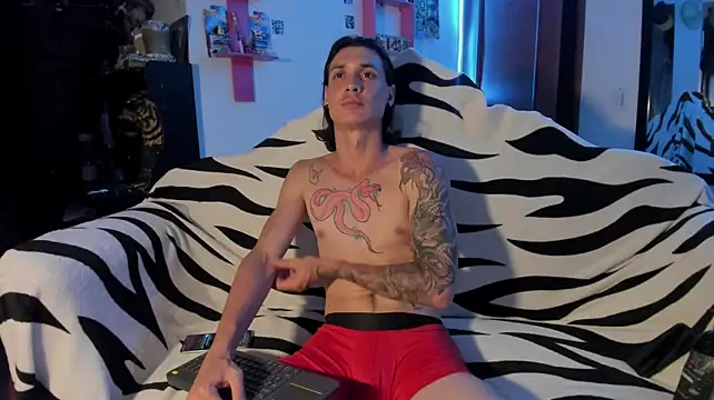 LokyHartt stripchat live cam model