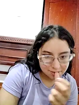 kitty_valer stripchat live cam model